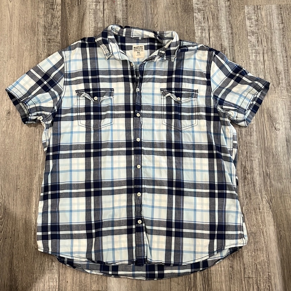 Mossimo Men’s Short Sleeve Button down Shirt